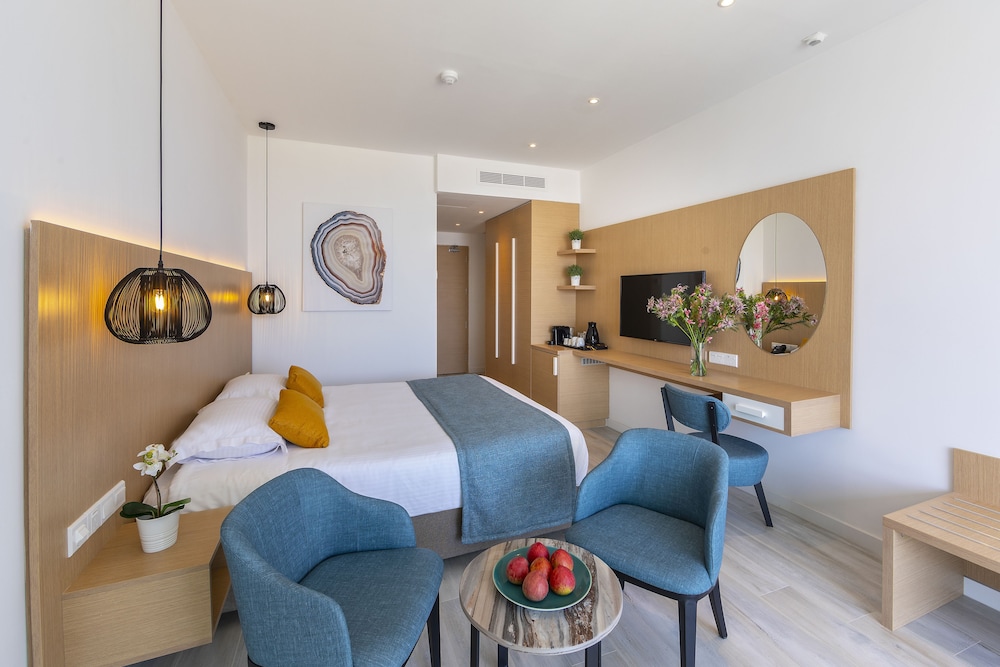 Room, Sea View - Photo 2