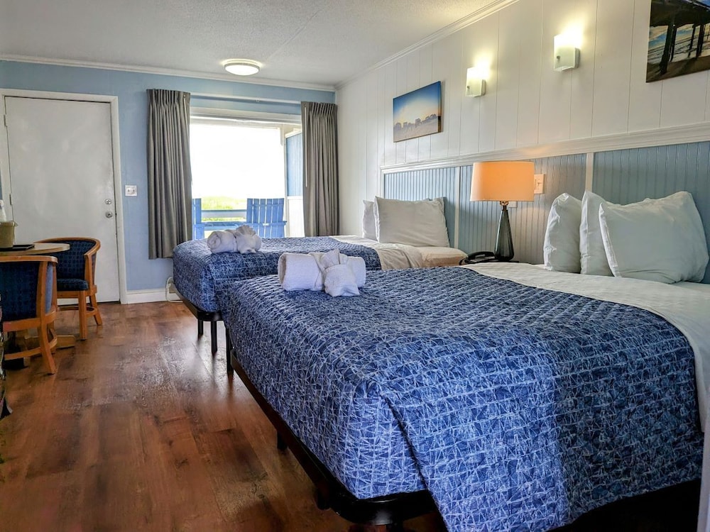 Basic Room, 2 Double Beds, Beach View, Ground Floor photo 2
