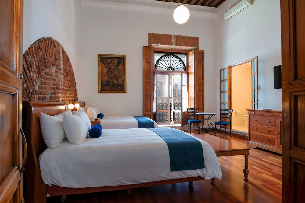 Superior Room, 2 Queen Beds, City View photo 3