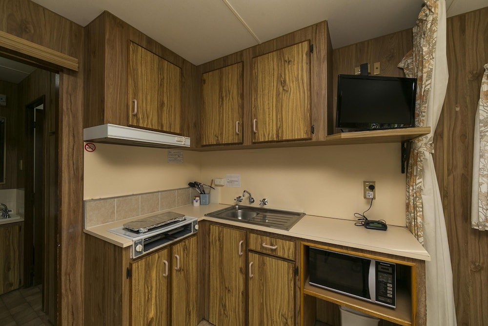 Economy Cabin - Sleeps 4 photo 3