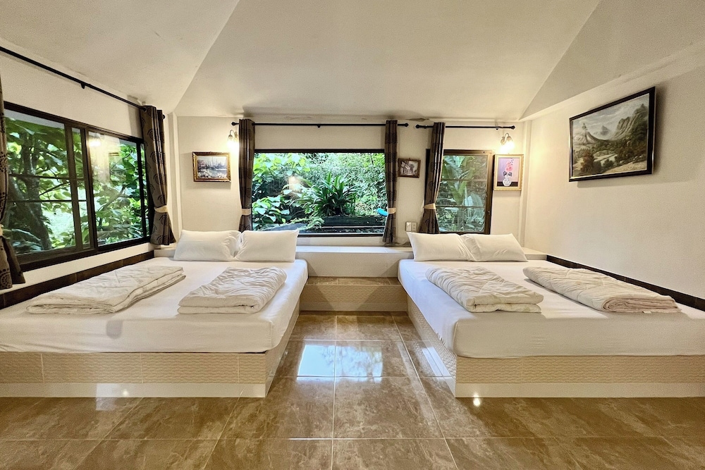 Premium Quadruple Room - Photo 10