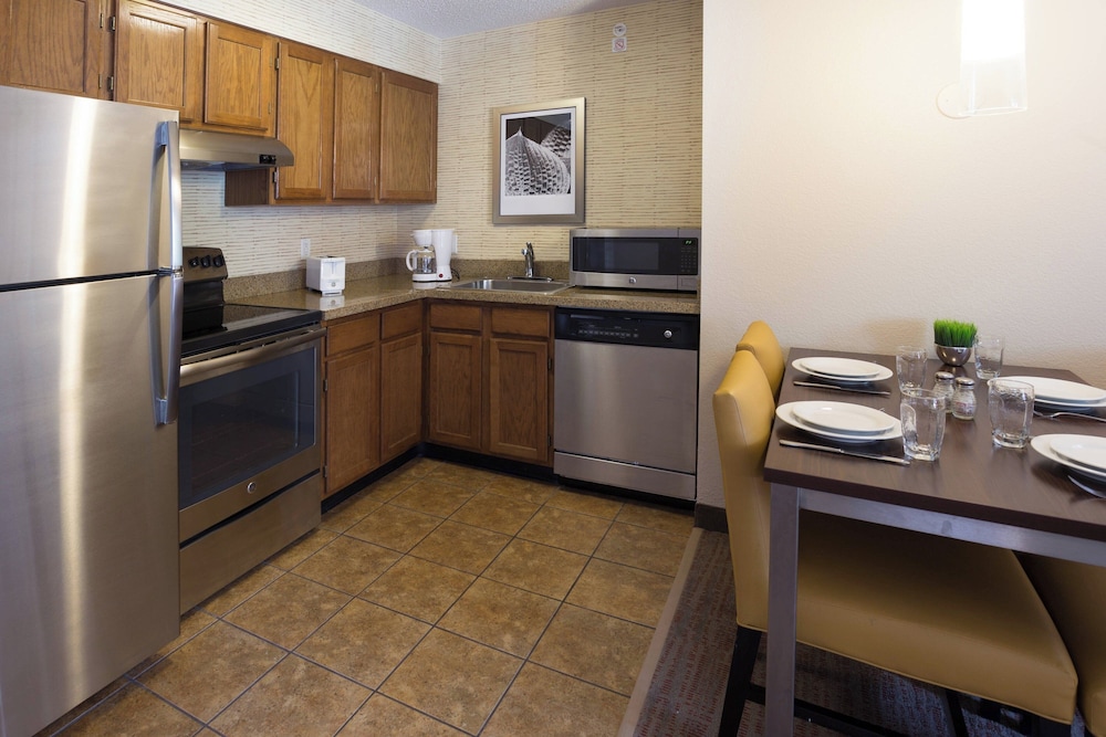 Suite, 1 Bedroom - Photo 6