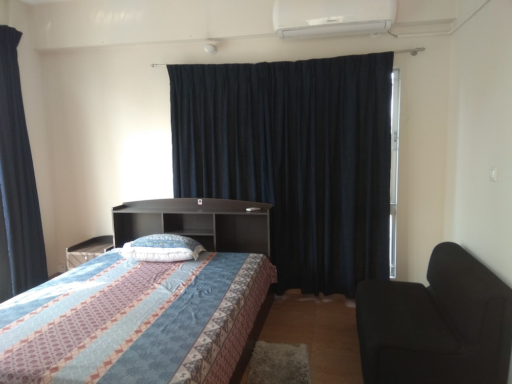 Deluxe Room, 1 Queen Bed, Non Smoking, City View photo 3