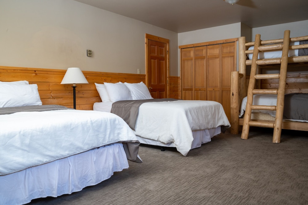 Luxury Cabin, 3 Bedrooms (7 Beds) - Photo 9