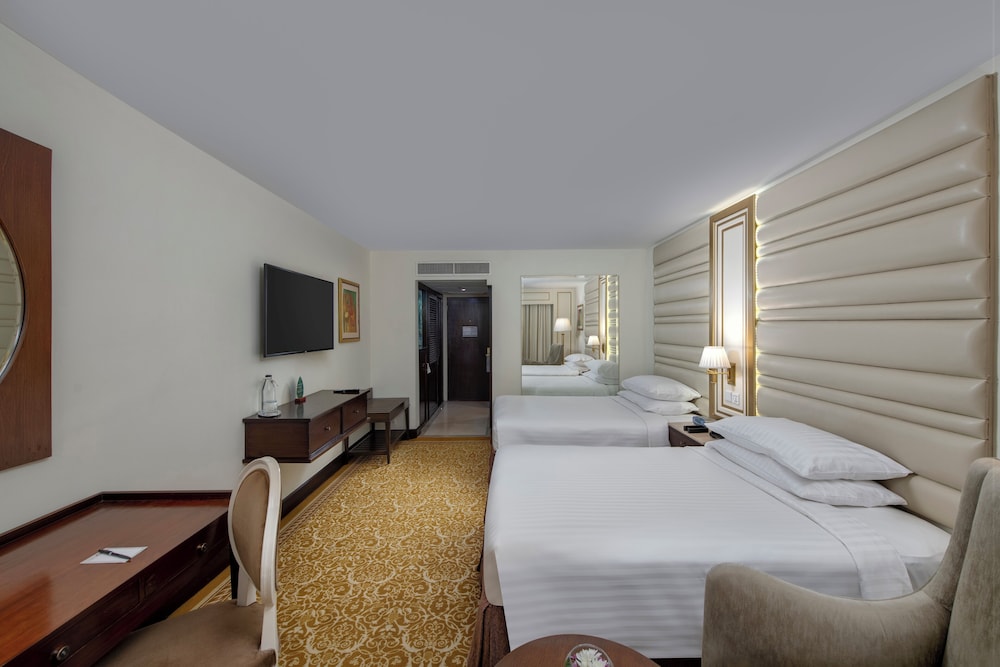 Executive Room, 2 Twin Beds - Photo 6