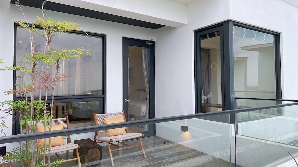 Standard Triple Room, Multiple Beds, Non Smoking, Ocean View photo 3