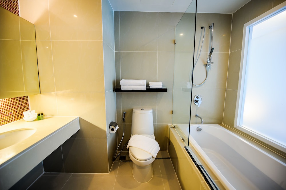 Corner Suite, City View photo 2