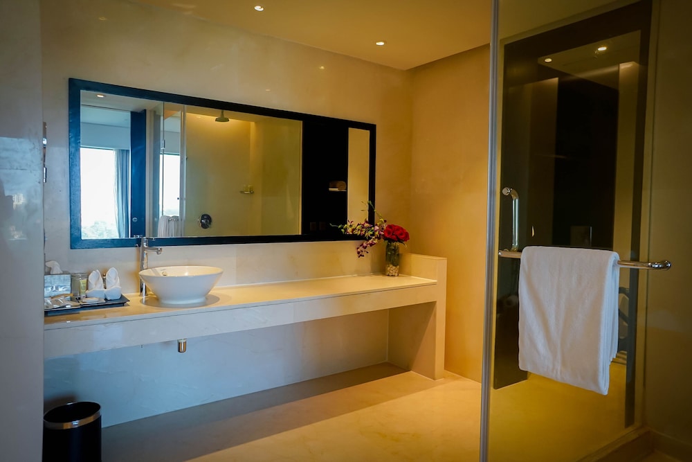 Suite, 1 King Bed, Smoking (Additional Living Area) - Photo 3