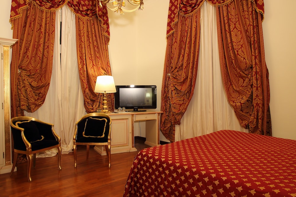 Double Room - Photo 11