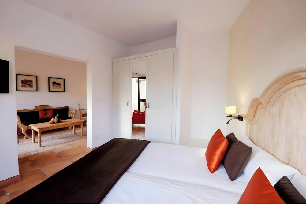 Habitación con Vista Parcial al Océano
