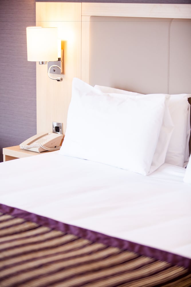 Triple Room (1 double & 1 single bed)