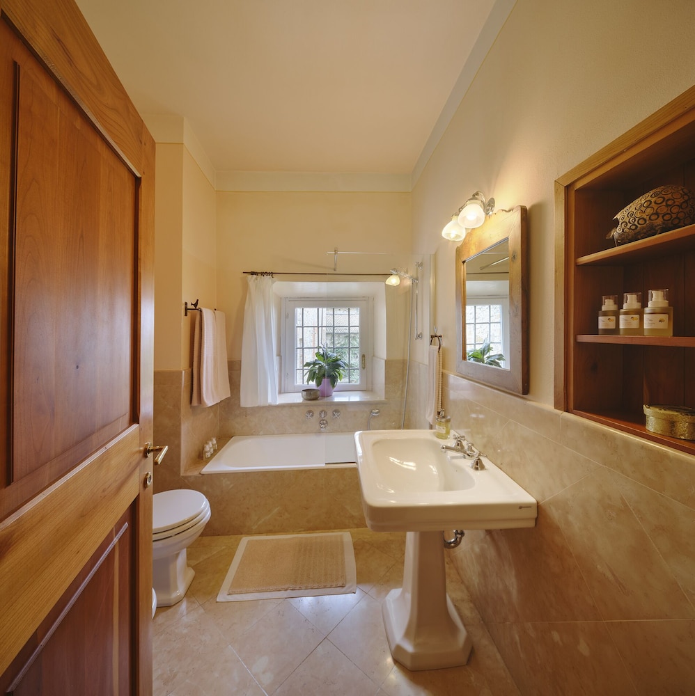 Deluxe Double Room (private external bathroom - Beatrice) photo 2