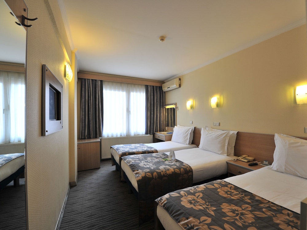 Standard Triple Room photo 2