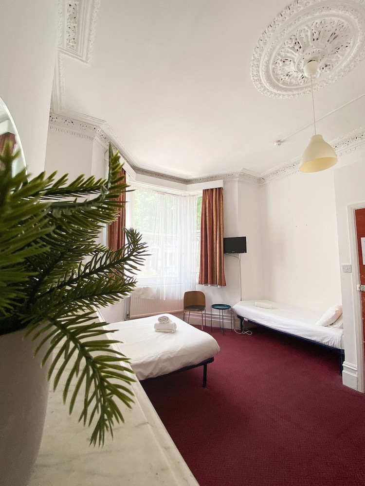 Standard Triple Room, Private Bathroom