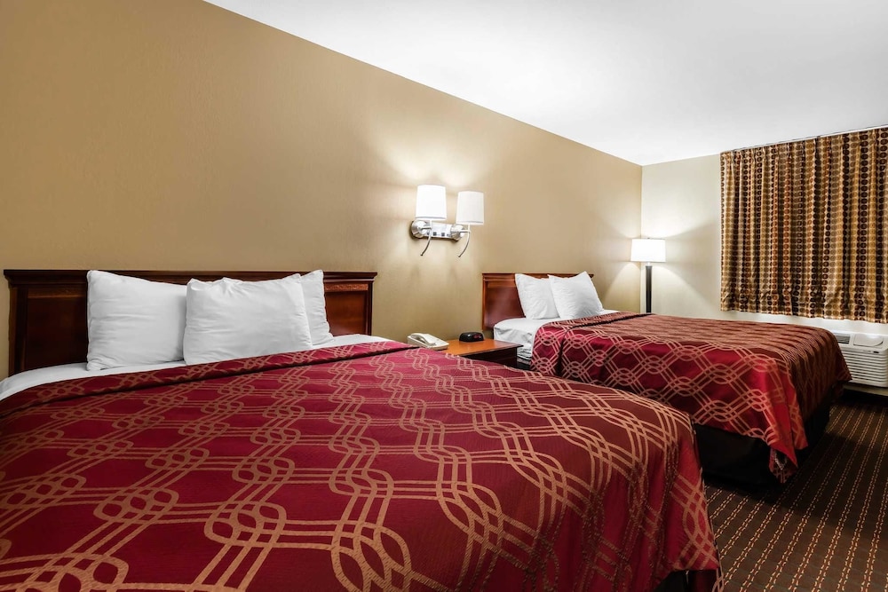 Room, 2 Queen Beds, Non Smoking - Photo 1