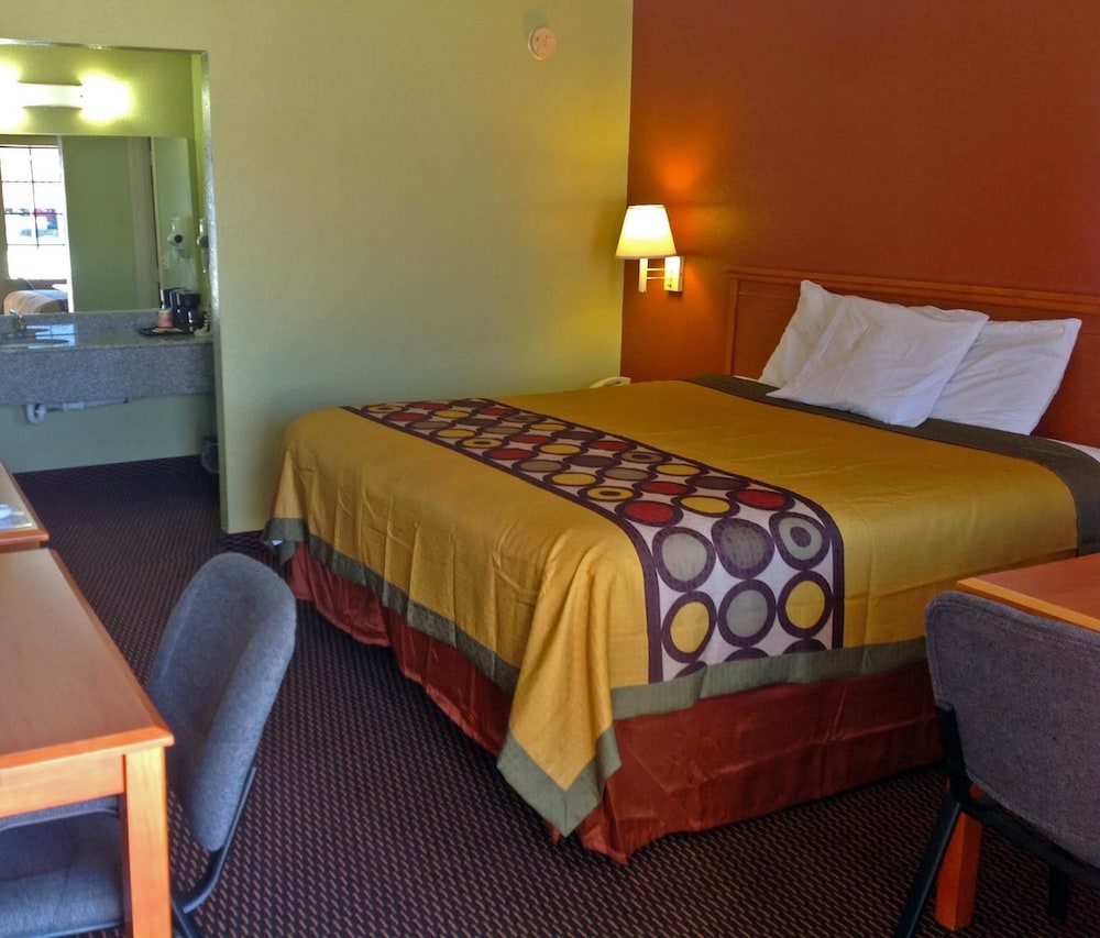 Room, 1 King Bed, Non Smoking - Photo 1