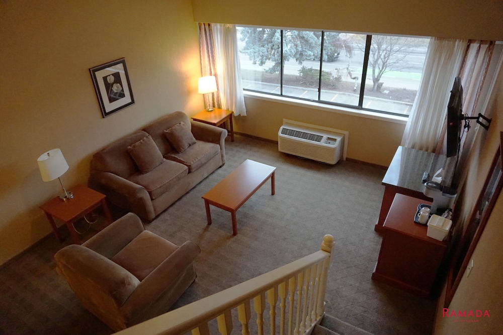 Suite, 1 Queen Bed, Non Smoking (Loft) - Photo 2