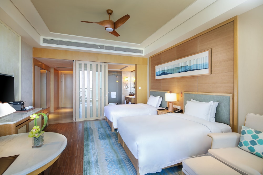Executive Twin Room, Club Lounge Access photo 3