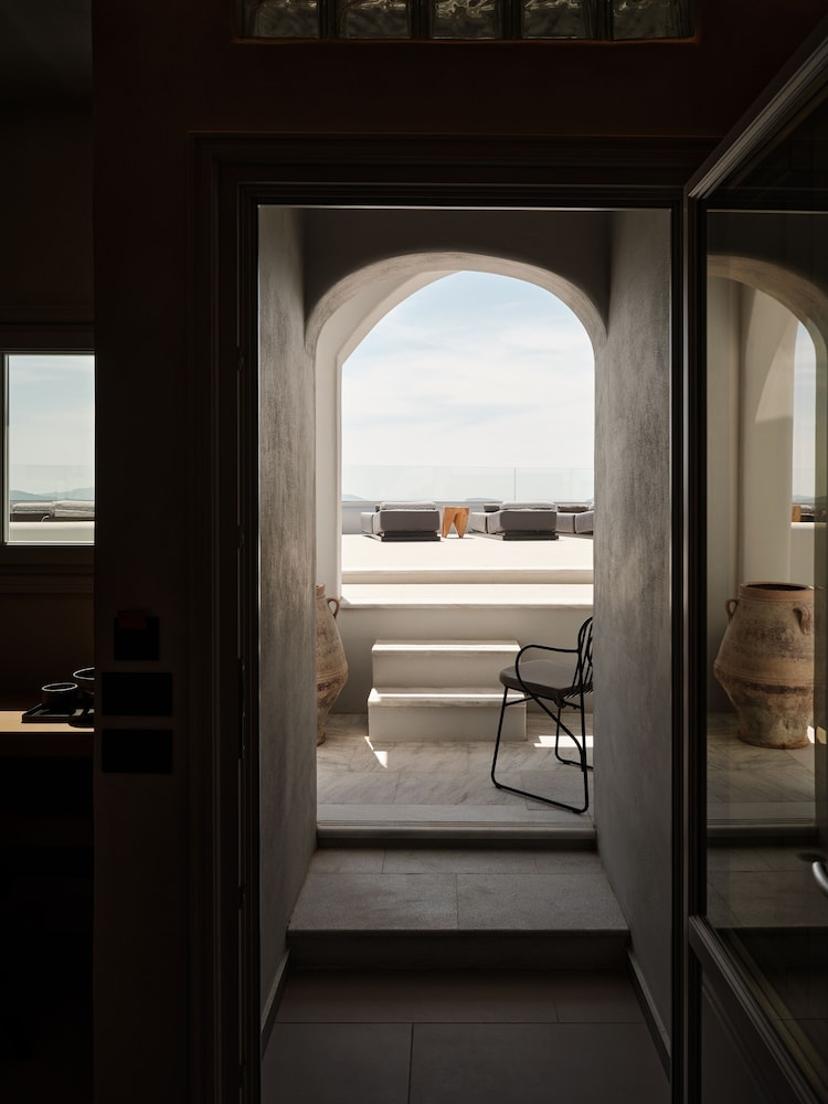 Cave Suite outdoor Hot tub , Sea View - Photo 4