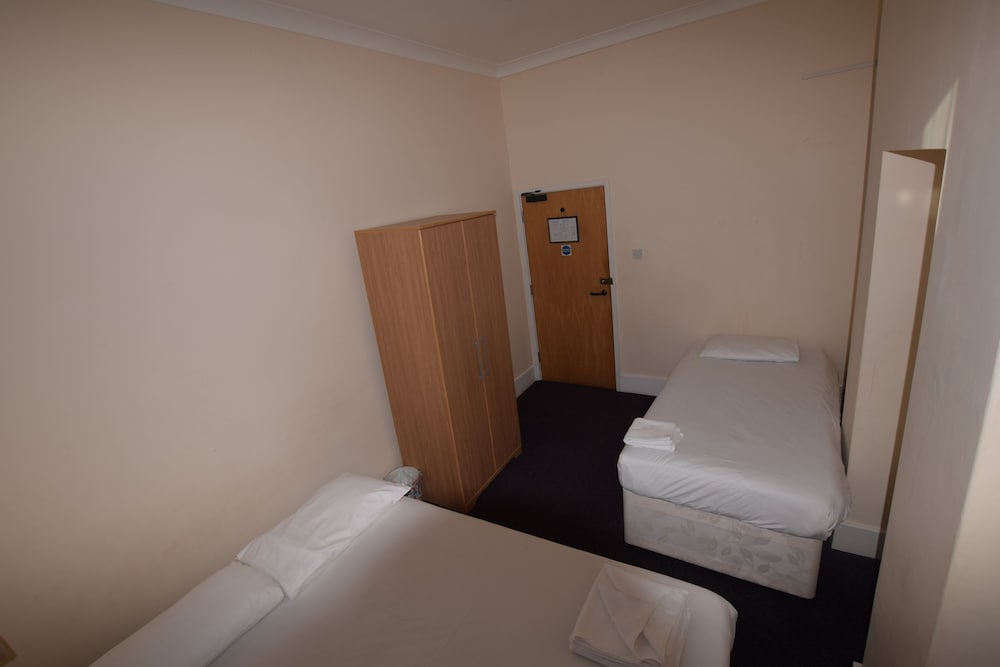 Quadruple Room - Photo 4