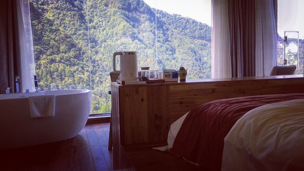 Deluxe Suite with View photo 1