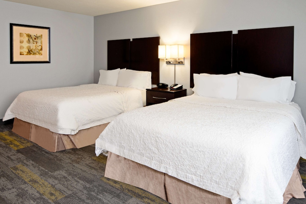 Room, 2 Double Beds, Accessible, Bathtub - Photo 8