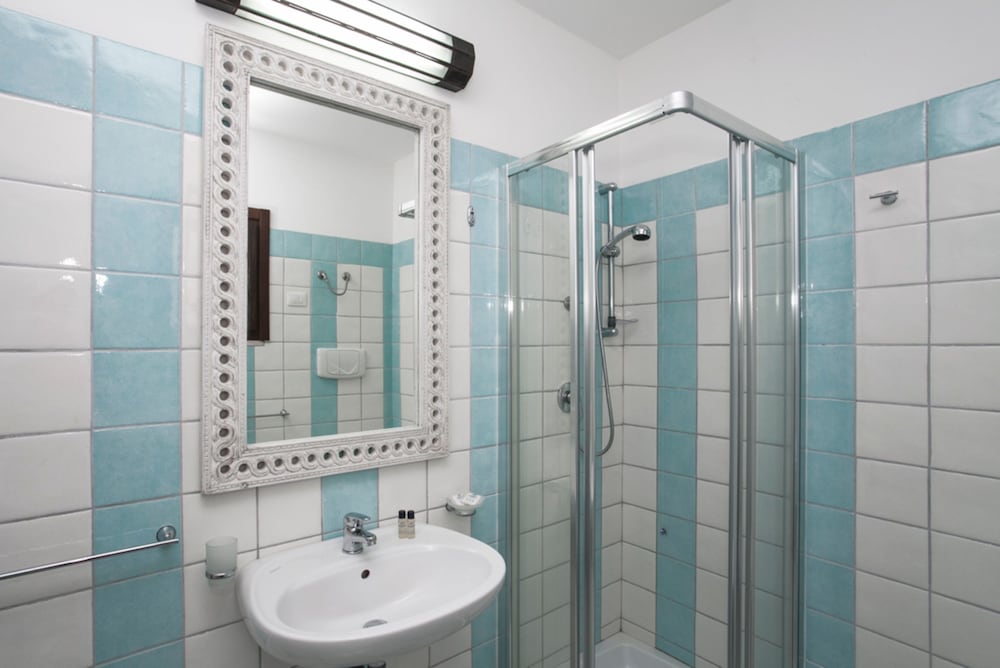 Economy Double or Twin Room photo 3
