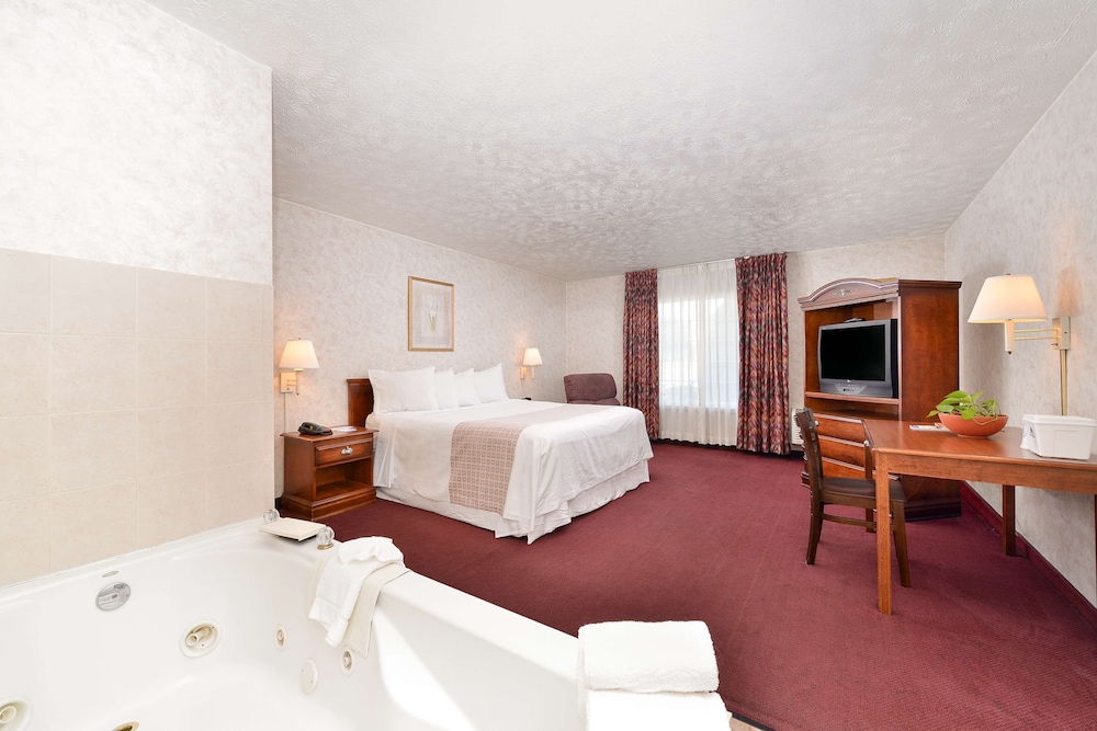 Suite, 1 King Bed, Non Smoking (Jacuzzi) photo 2
