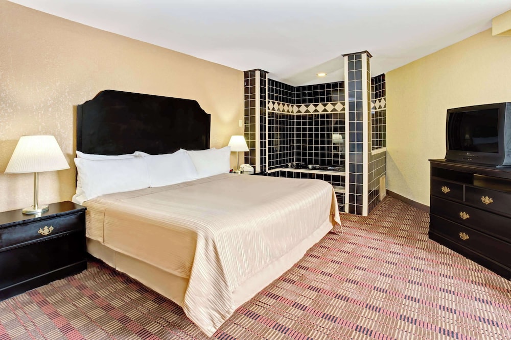 Room, 1 Queen Bed, Non Smoking - Photo 1