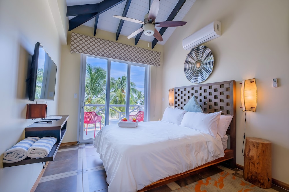 Condo, 3 Bedrooms, Oceanfront