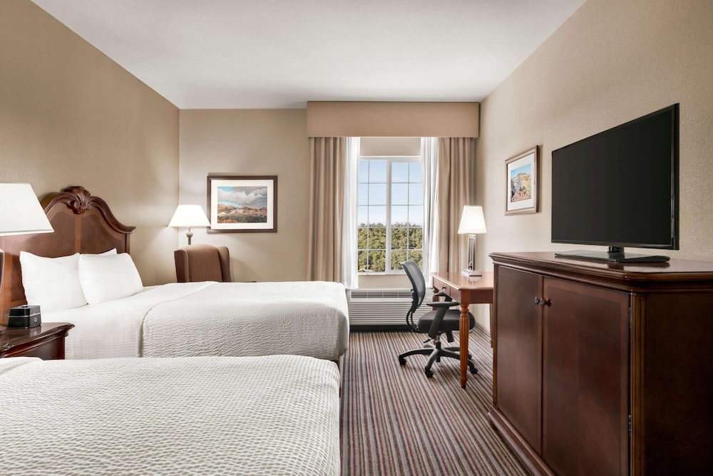 Deluxe Suite, 2 Queen Beds, Non Smoking photo 2
