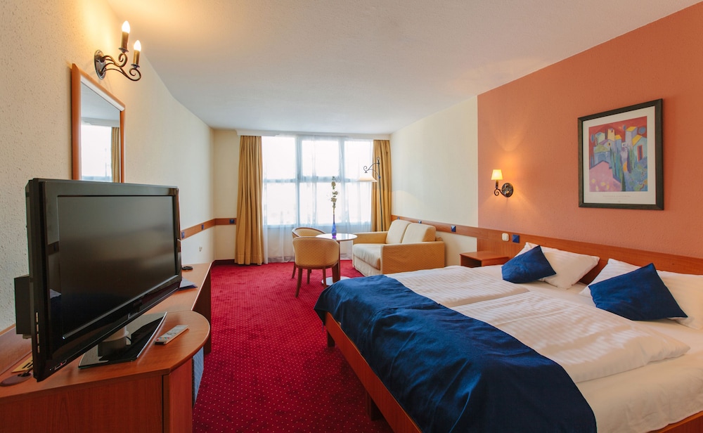 Standard Double Room Single Use - Photo 1