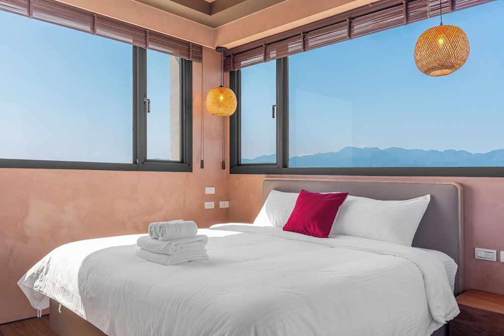 Deluxe Double Room with Balcony photo 3