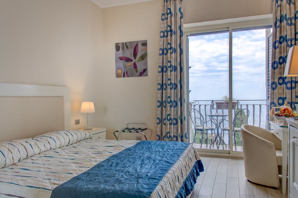 Superior Double Room, Balcony, Sea View - Photo 5