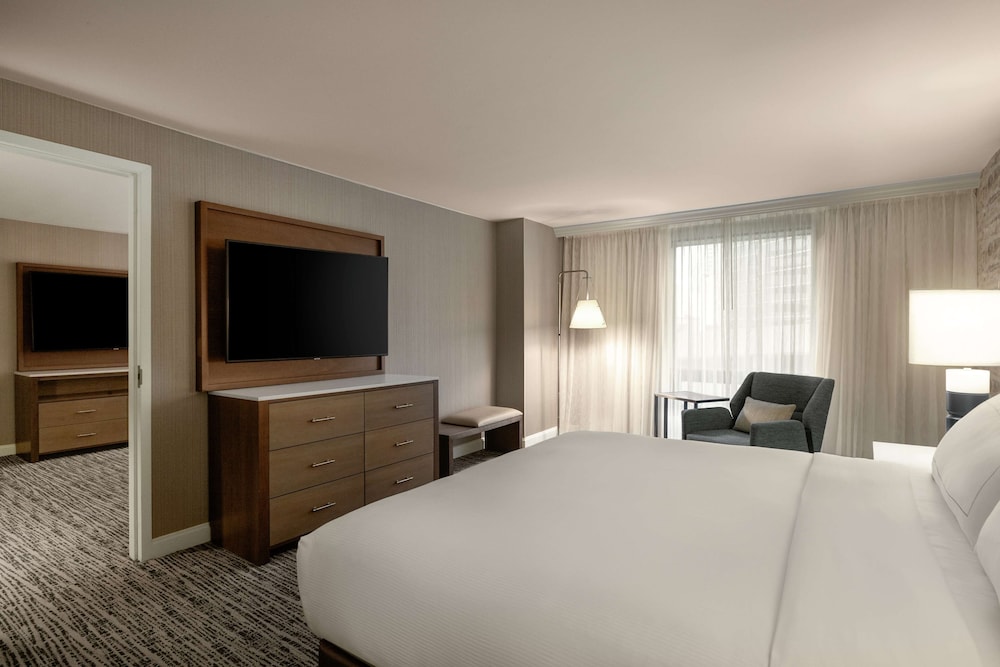 Suite, 1 Bedroom - Photo 1