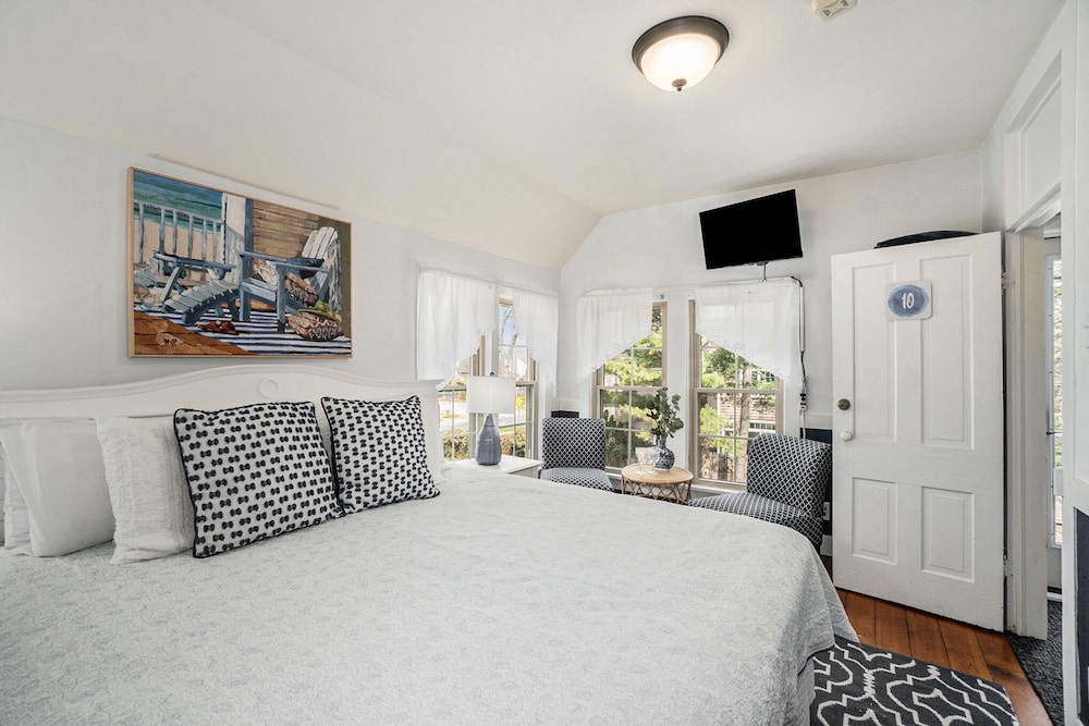 Room (Schrayer)