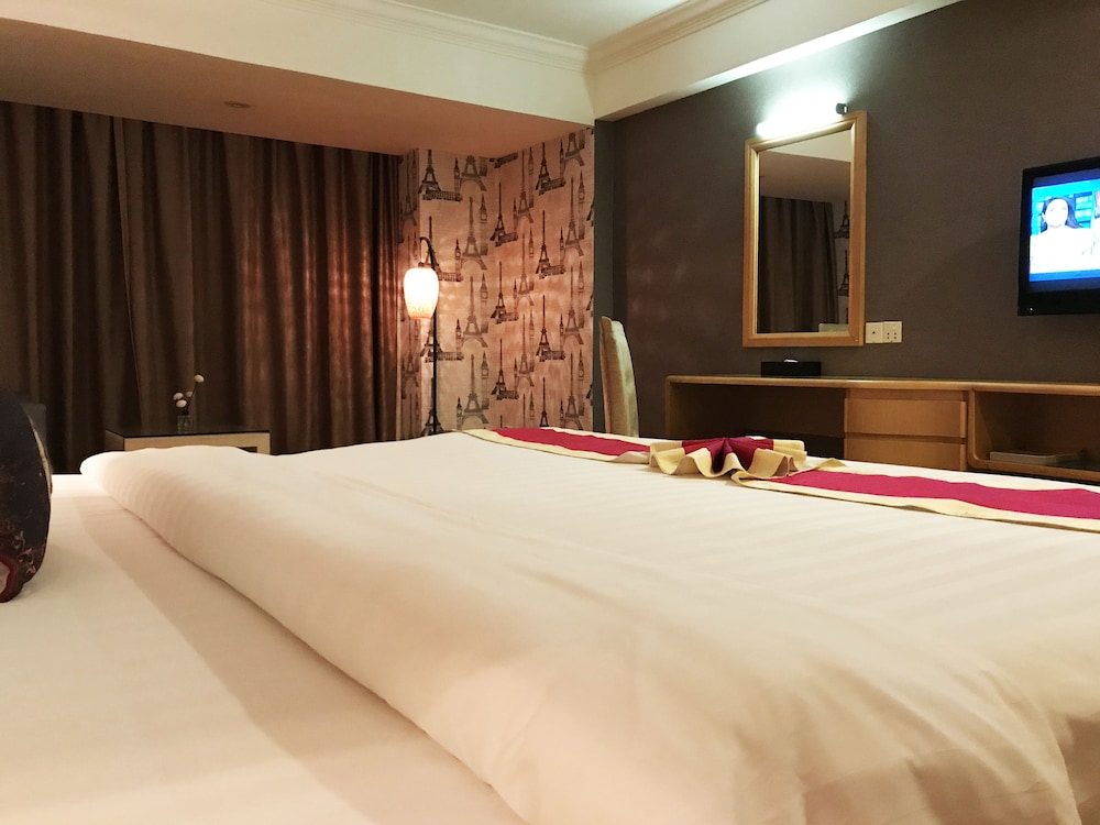 Business Double Room, 1 King Bed, Ensuite, City View photo 3