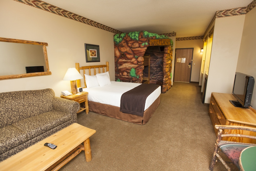 Wolf Den Suite - Waterpark Included photo 1