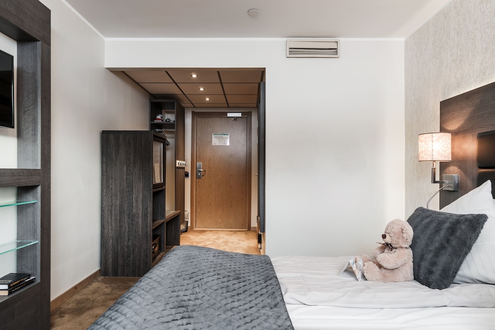 Cabin Room, Double or Twin - Small window - excl. spa access (Pets not allowed) photo 2
