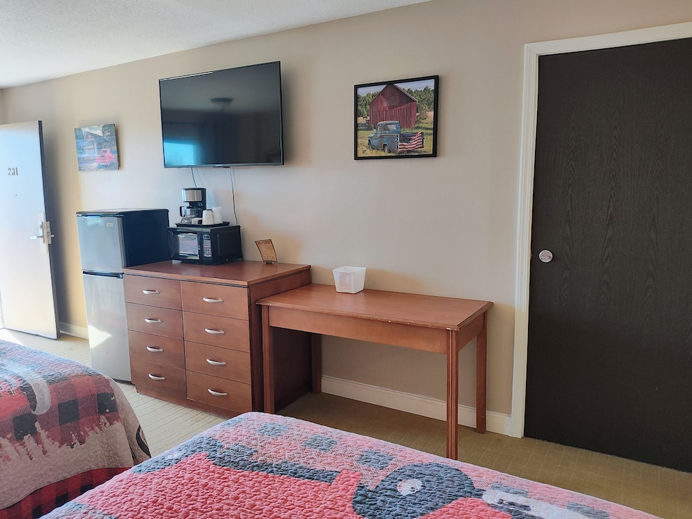 Economy Triple Room, Multiple Beds photo 3
