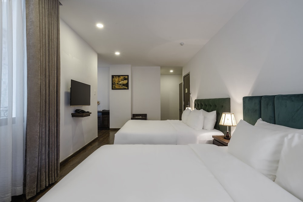 Deluxe Quadruple Room, Balcony photo 1