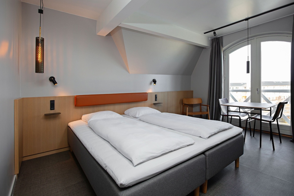 Studio, 1 King Bed - Photo 1