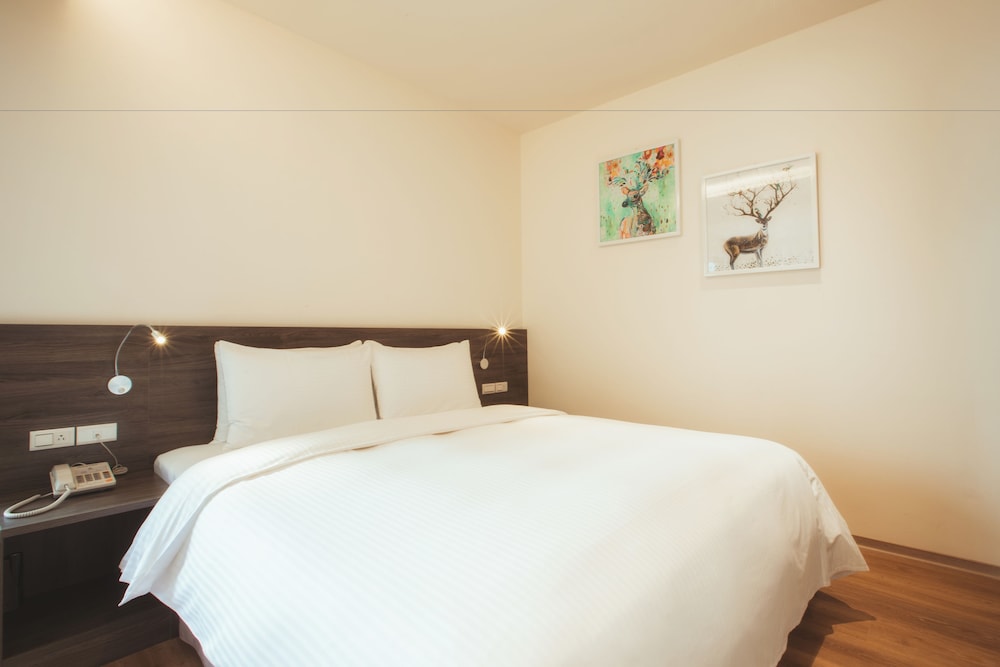 Standard Double Room, City View photo 3