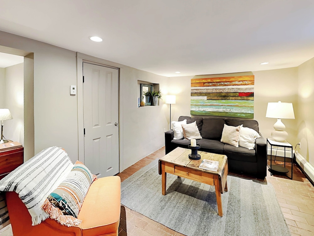 Condo (1 Bedroom)