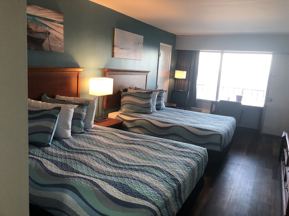 Signature Studio, 2 Queen Beds, Non Smoking, Oceanfront photo 1
