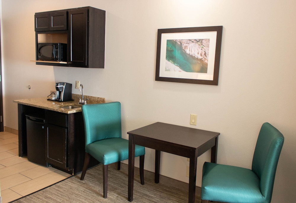 Suite, Multiple Beds photo 3