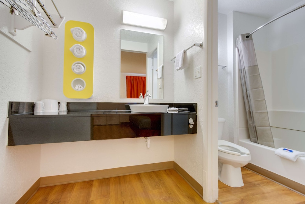 Premium Room, 2 Double Beds, Non Smoking, Refrigerator & Microwave photo 3