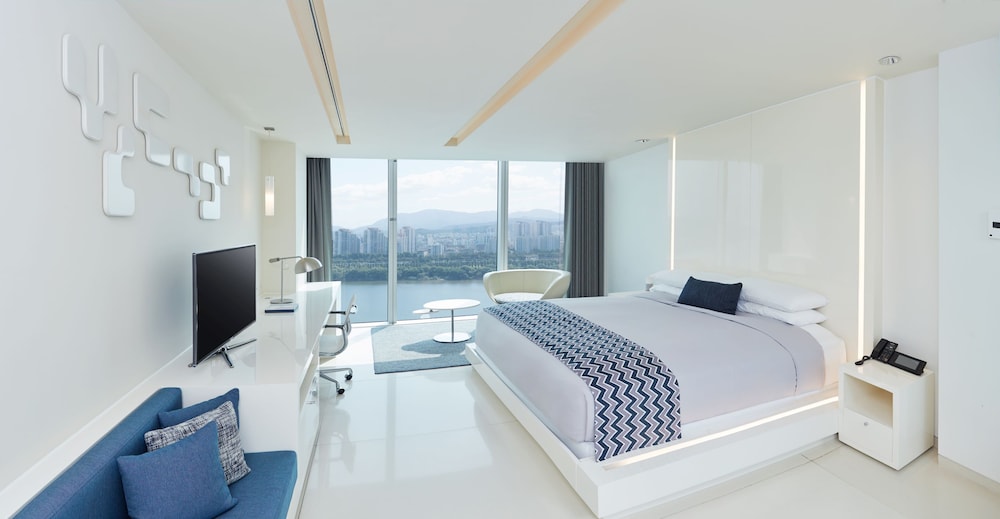 [Package] Deluxe Double River View + Casino Credit KRW 100,000 (19years or older,Foreign-Guest Only)