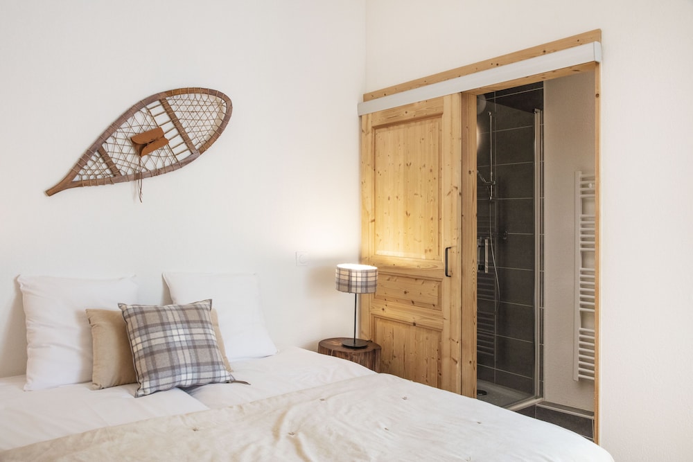 3-room cabin apartment for 6-8 people premium photo 2