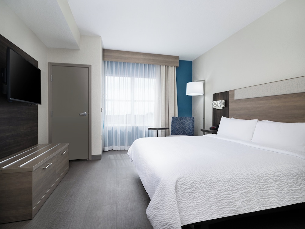 Suite, 1 Bedroom - Photo 2